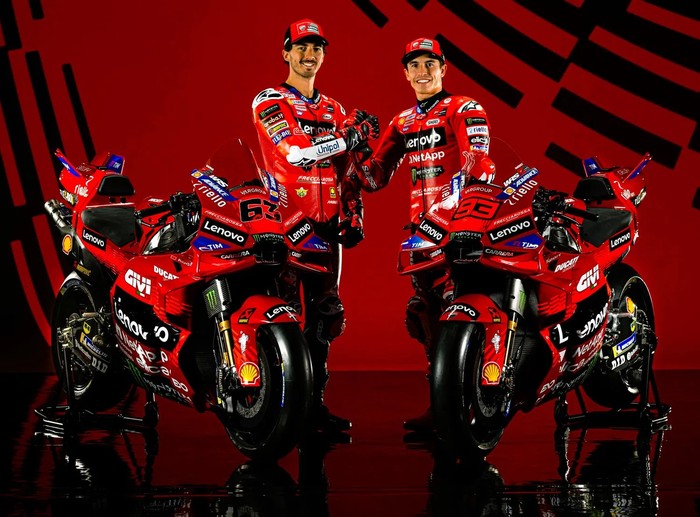 Menyala! Marquez Perdana Pakai Seragam Merah di Launching MotoGP Ducati Lenovo